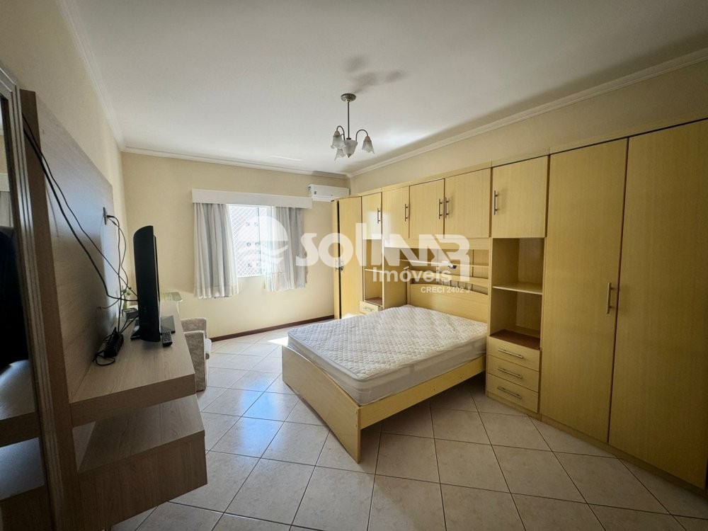 03 DORMITRIOS E 02 VAGAS DE GARAGEM - MEIA PRAIA