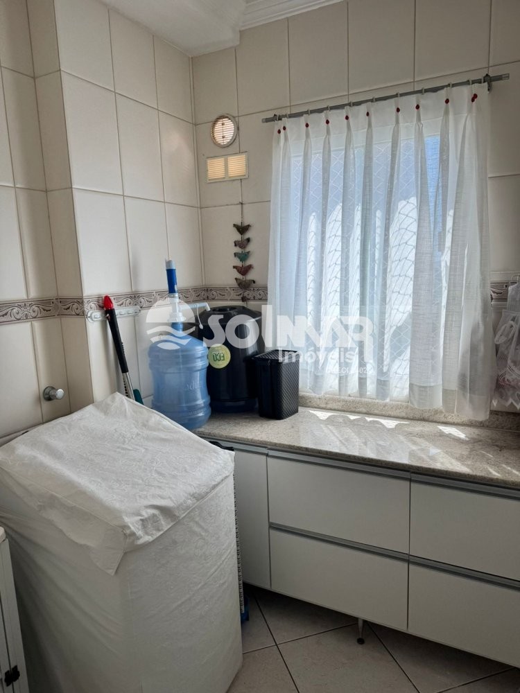 03 DORMITRIOS E 02 VAGAS DE GARAGEM - MEIA PRAIA