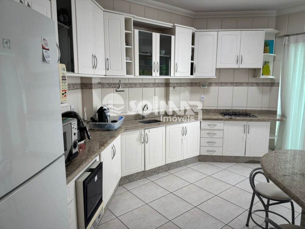 03 DORMITRIOS E 02 VAGAS DE GARAGEM - MEIA PRAIA