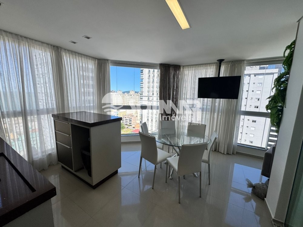 04 DORMITRIOS E 02 VAGAS DE GARAGEM - MEIA PRAIA