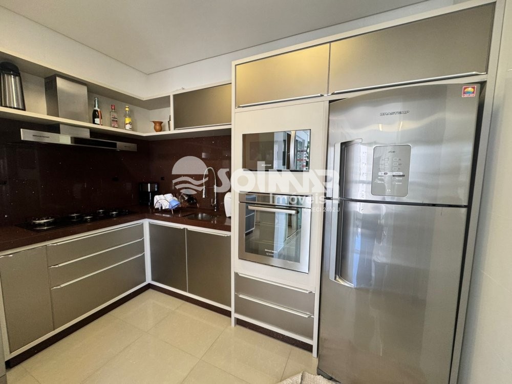 04 DORMITRIOS E 02 VAGAS DE GARAGEM - MEIA PRAIA