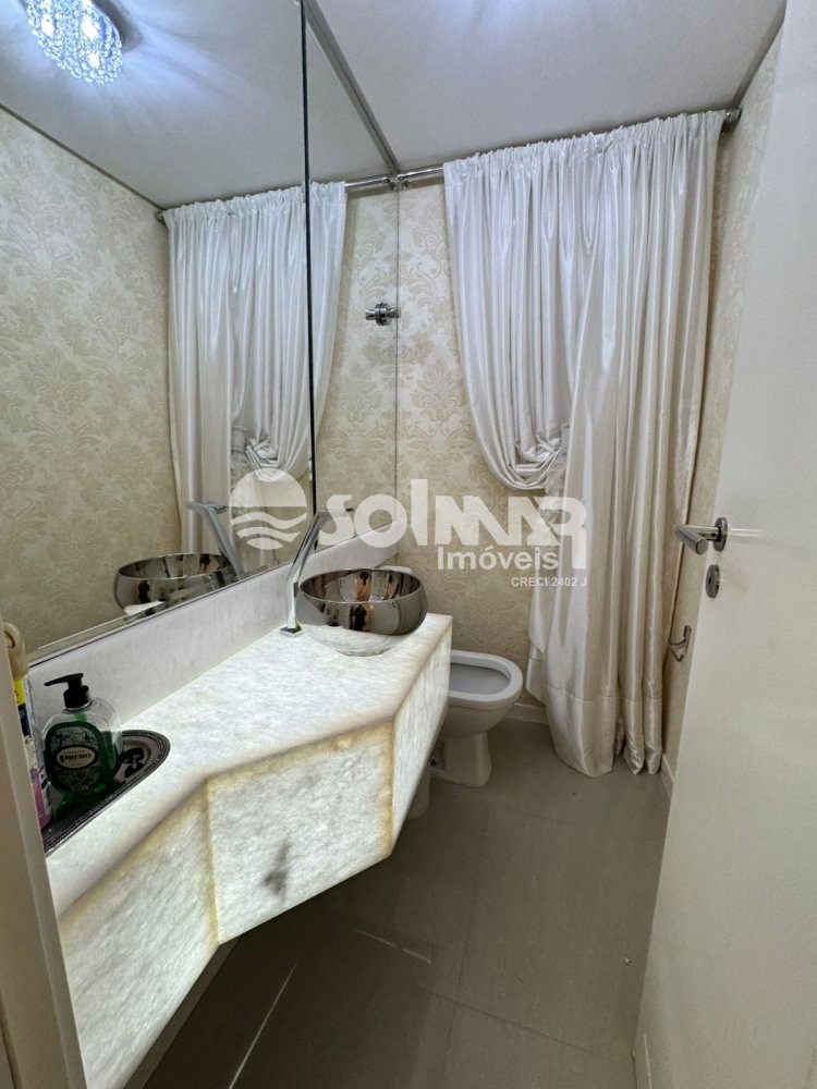 04 DORMITRIOS E 02 VAGAS DE GARAGEM - MEIA PRAIA