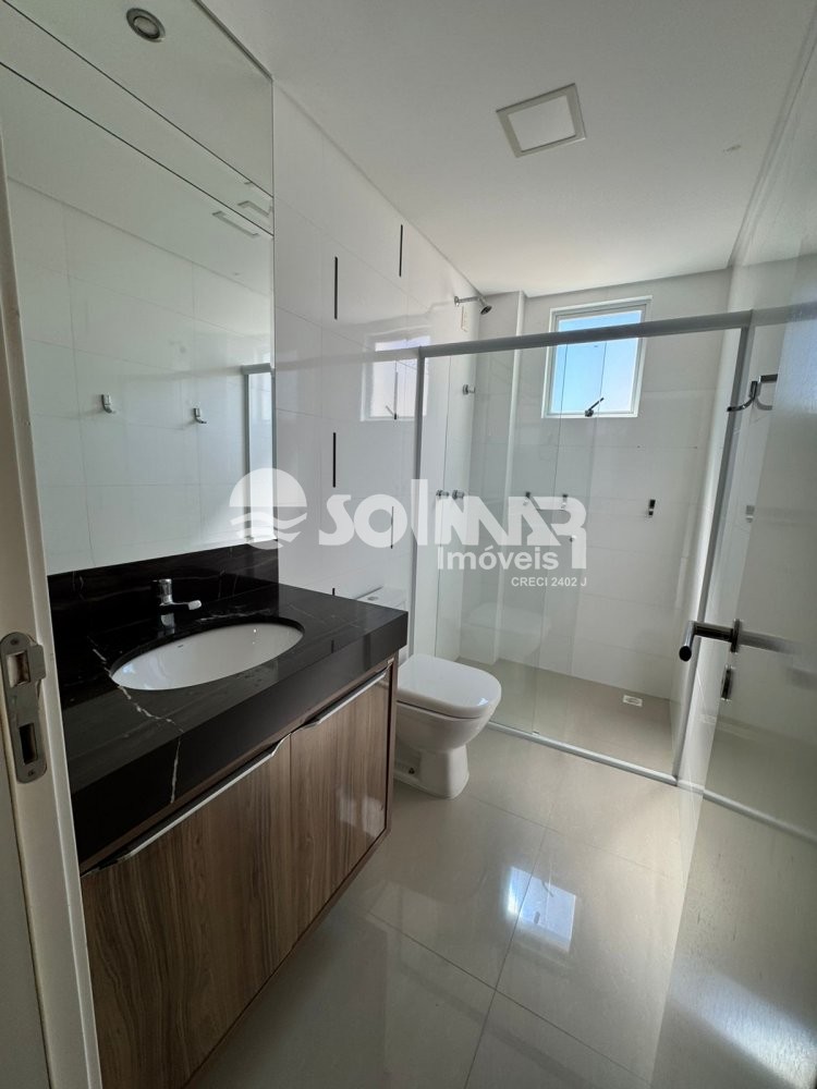 04 DORMITRIOS E 02 VAGAS DE GARAGEM - MEIA PRAIA