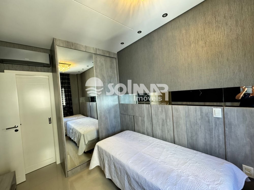 04 DORMITRIOS E 02 VAGAS DE GARAGEM - MEIA PRAIA