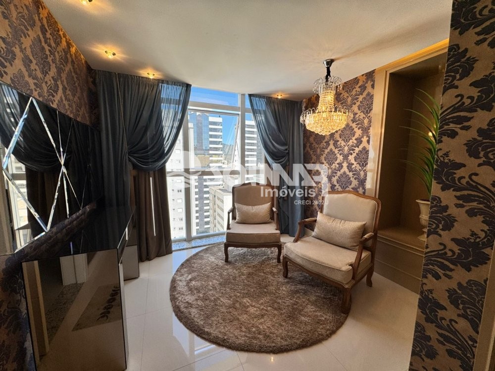 04 DORMITRIOS E 02 VAGAS DE GARAGEM - MEIA PRAIA