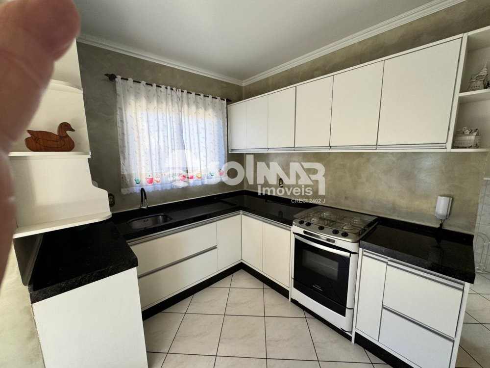 03 DORMITRIOS E 01 VAGA DE GARAGEM - MEIA PRAIA