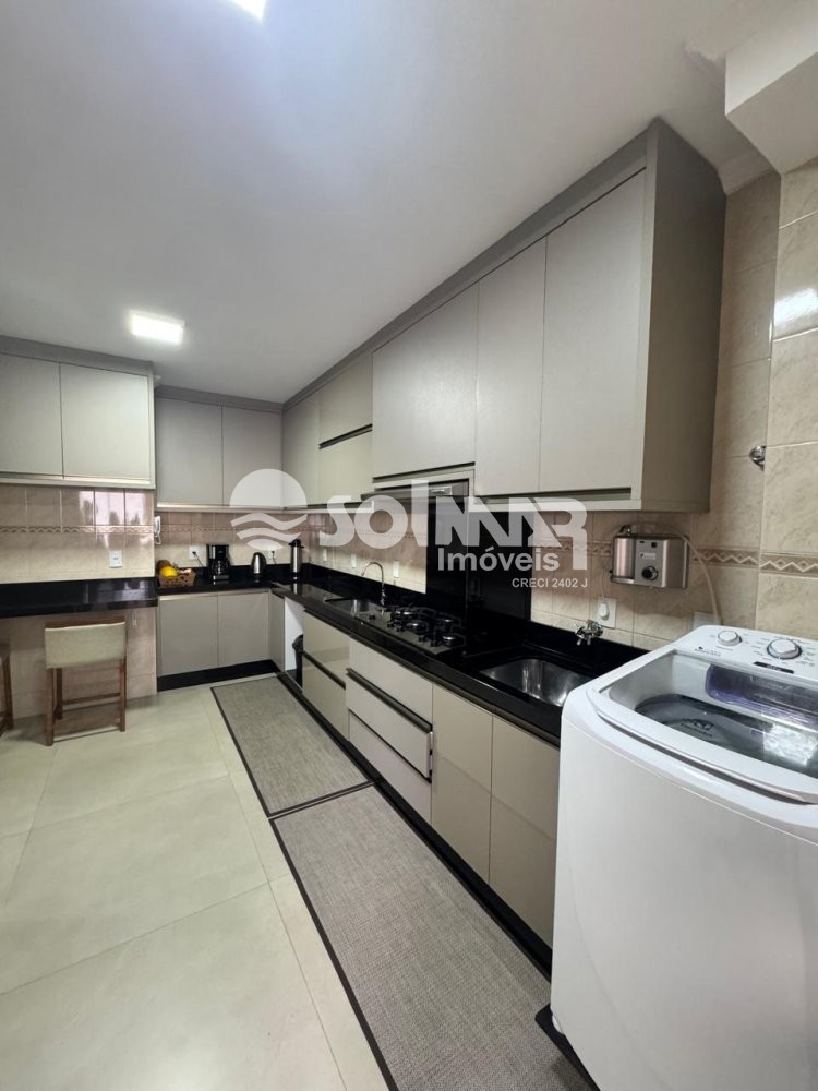 03 DORMITRIOS E 01 VAGA - AT 100M DO MAR