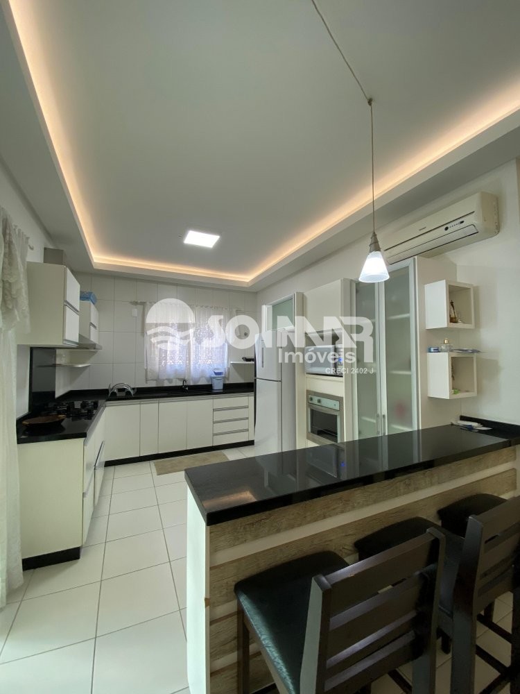 (ANUAL) 03 SUTES E 02 VAGAS - MEIA PRAIA