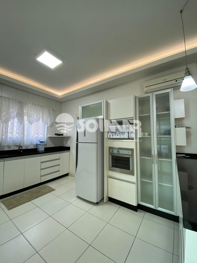 (ANUAL) 03 SUTES E 02 VAGAS - MEIA PRAIA