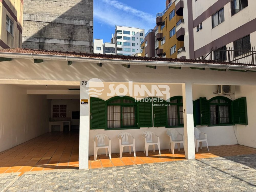 03 DORMITRIOS E 03 VAGAS - CASA NA MEIA PRAIA