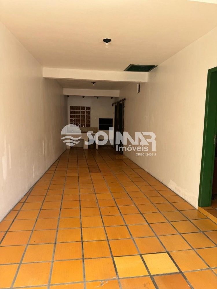 03 DORMITRIOS E 03 VAGAS - CASA NA MEIA PRAIA