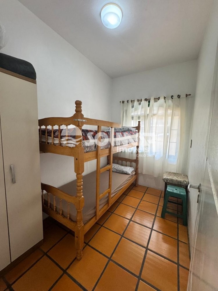 03 DORMITRIOS E 03 VAGAS - CASA NA MEIA PRAIA