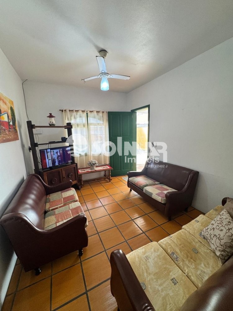 03 DORMITRIOS E 03 VAGAS - CASA NA MEIA PRAIA