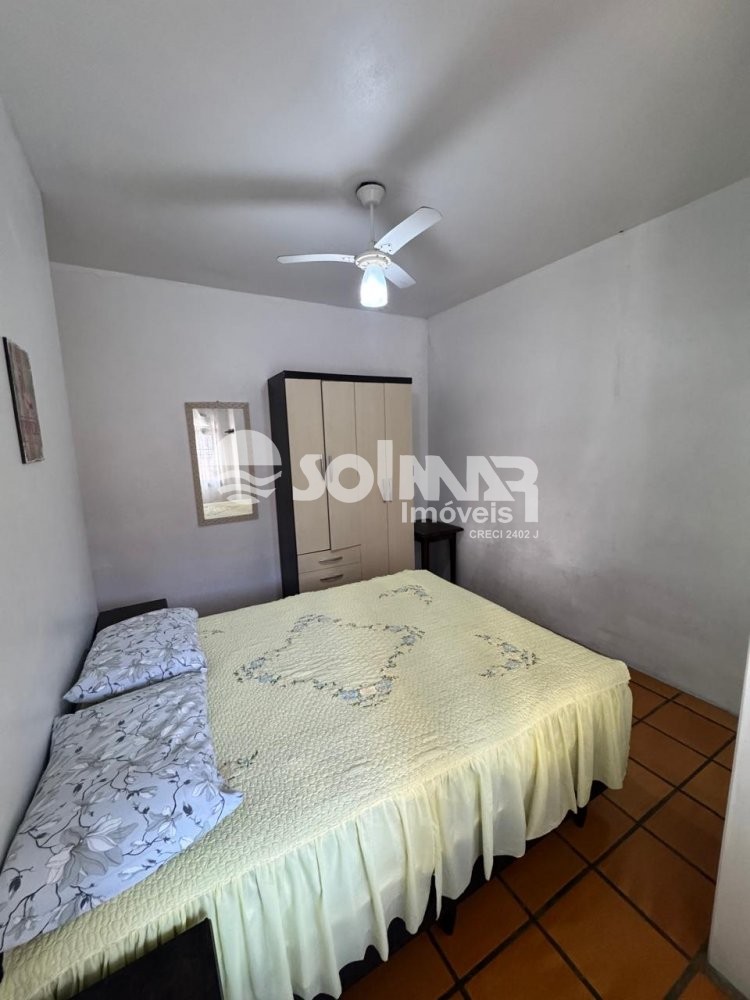 03 DORMITRIOS E 03 VAGAS - CASA NA MEIA PRAIA