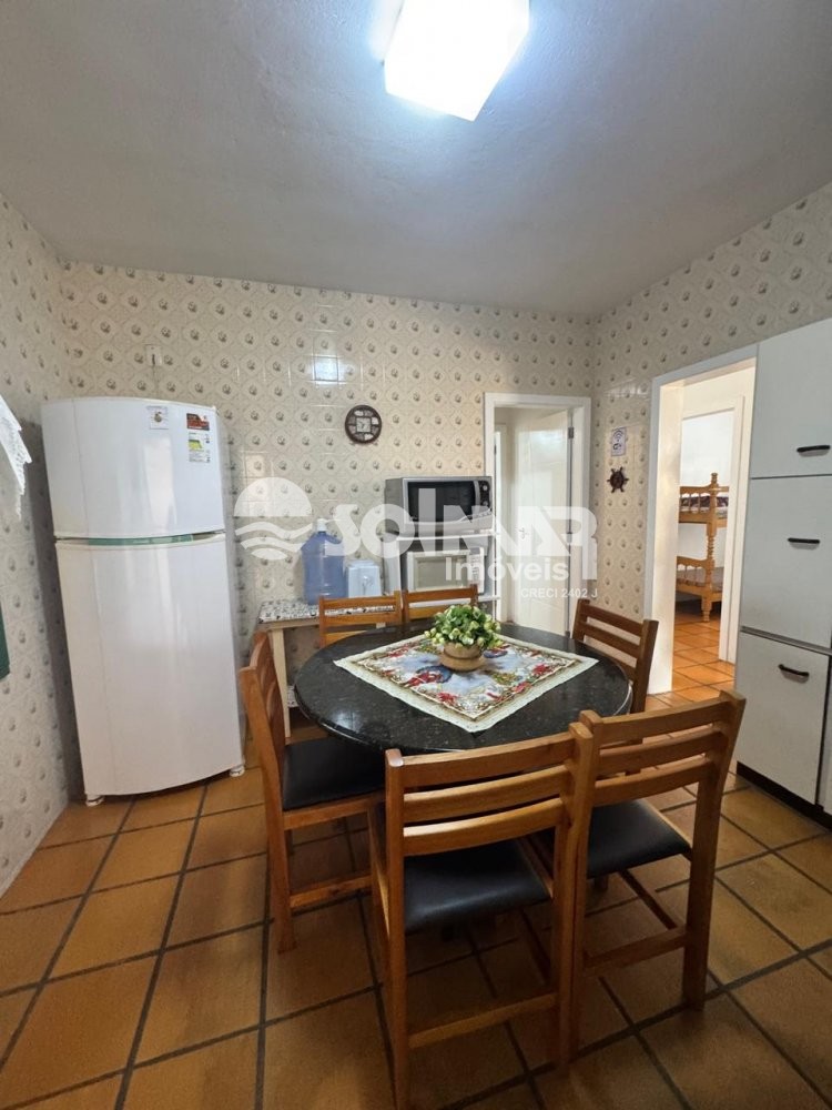 03 DORMITRIOS E 03 VAGAS - CASA NA MEIA PRAIA