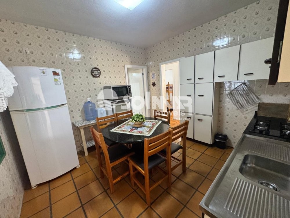 03 DORMITRIOS E 03 VAGAS - CASA NA MEIA PRAIA