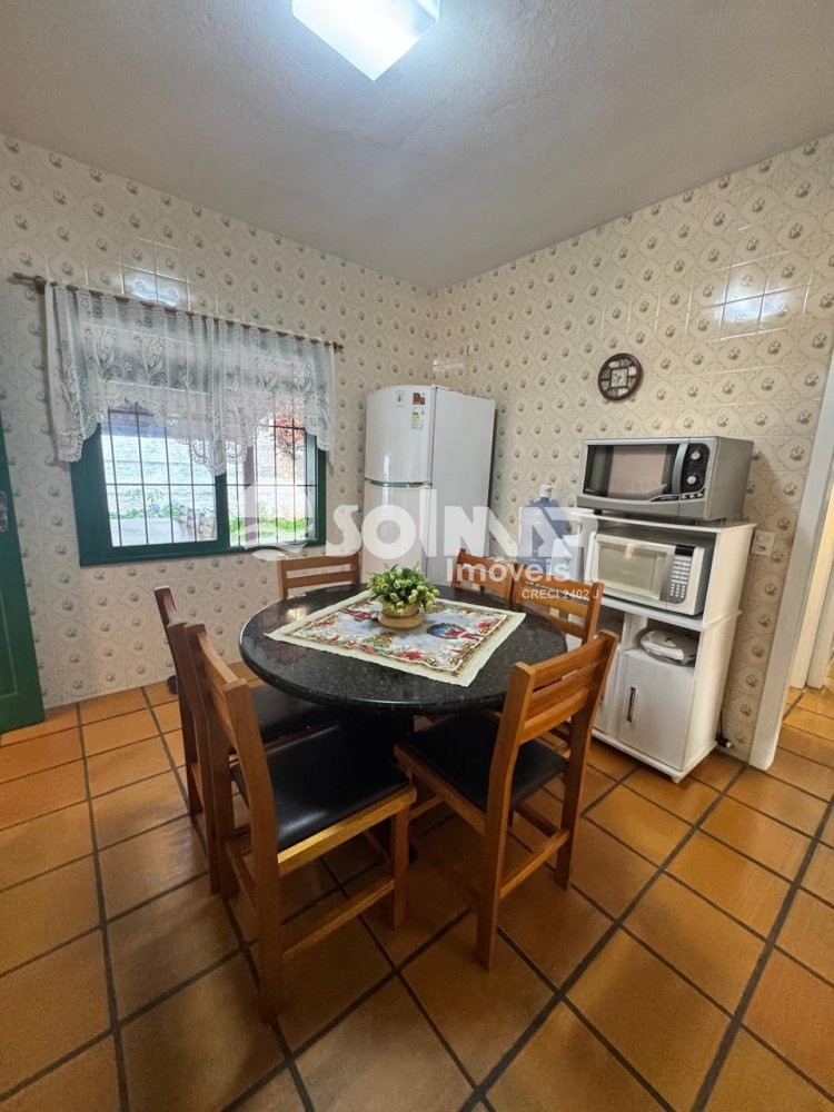 03 DORMITRIOS E 03 VAGAS - CASA NA MEIA PRAIA