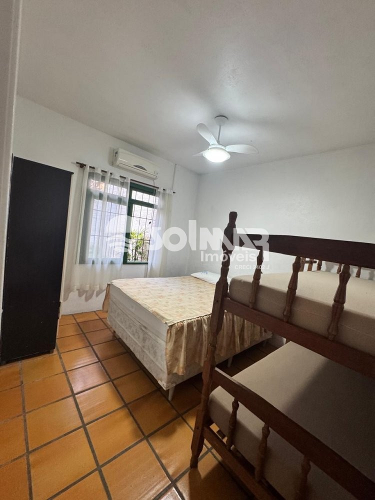 03 DORMITRIOS E 03 VAGAS - CASA NA MEIA PRAIA