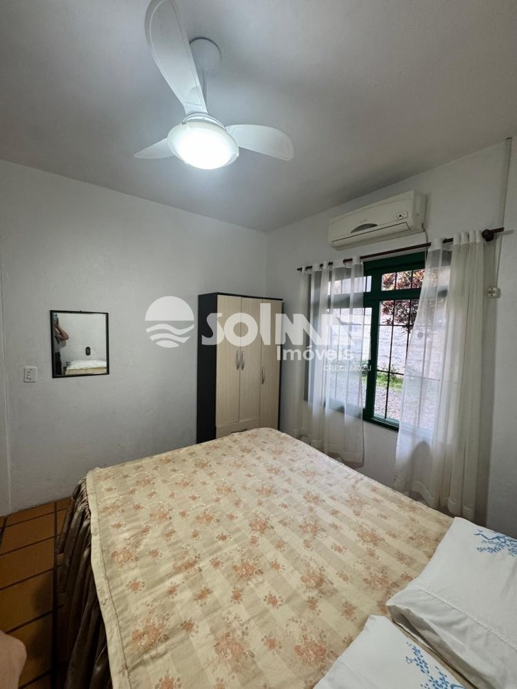 03 DORMITRIOS E 03 VAGAS - CASA NA MEIA PRAIA