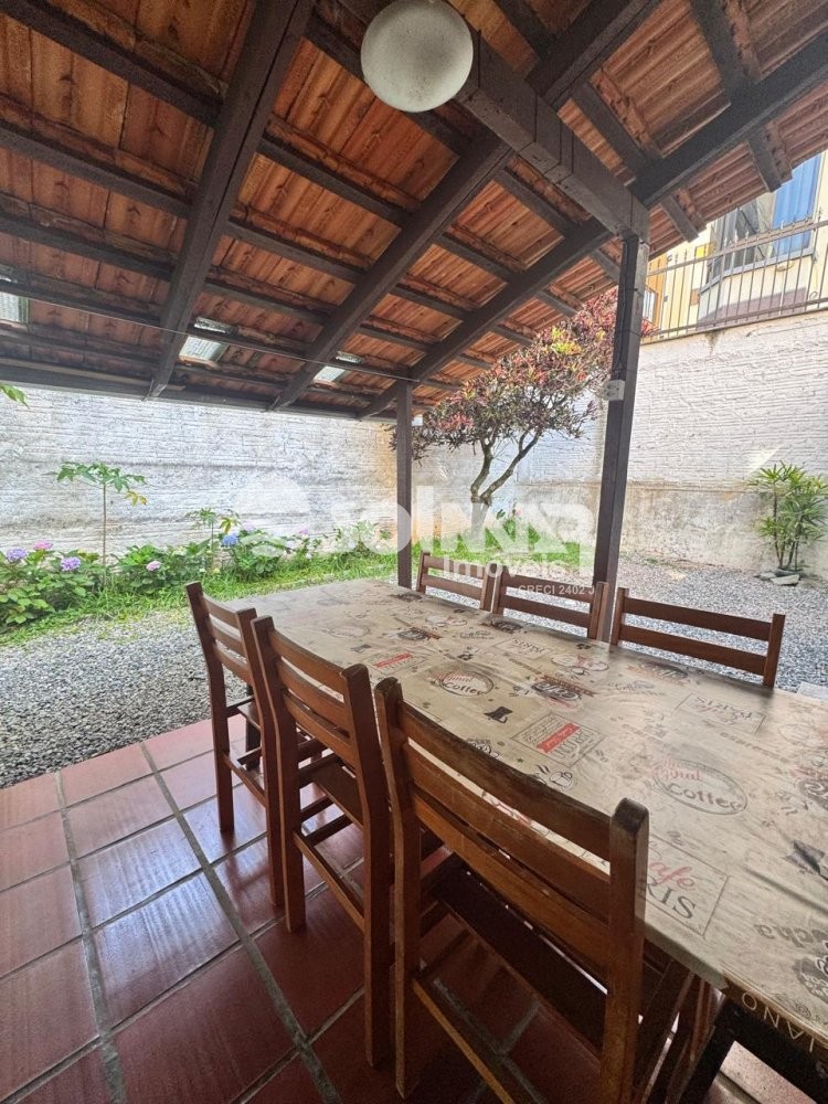 03 DORMITRIOS E 03 VAGAS - CASA NA MEIA PRAIA