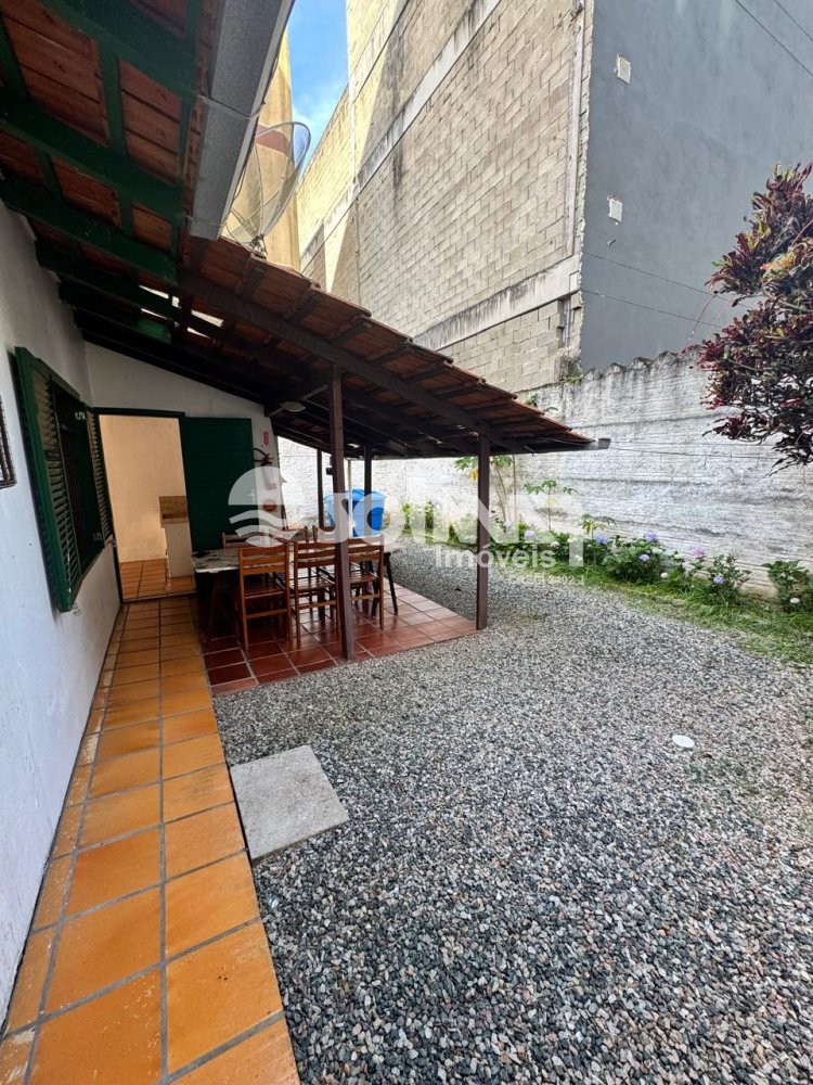 03 DORMITRIOS E 03 VAGAS - CASA NA MEIA PRAIA