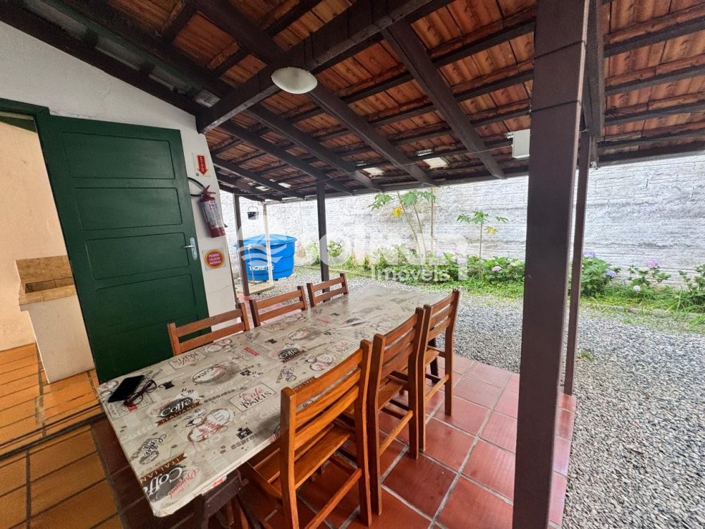 03 DORMITRIOS E 03 VAGAS - CASA NA MEIA PRAIA