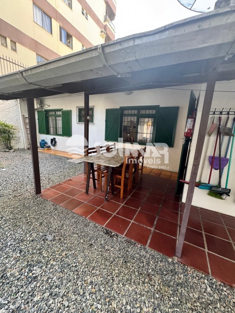 03 DORMITRIOS E 03 VAGAS - CASA NA MEIA PRAIA