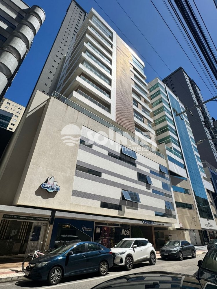 03 SU�TES E 02 VAGAS DE GARAGEM - MEIA PRAIA 