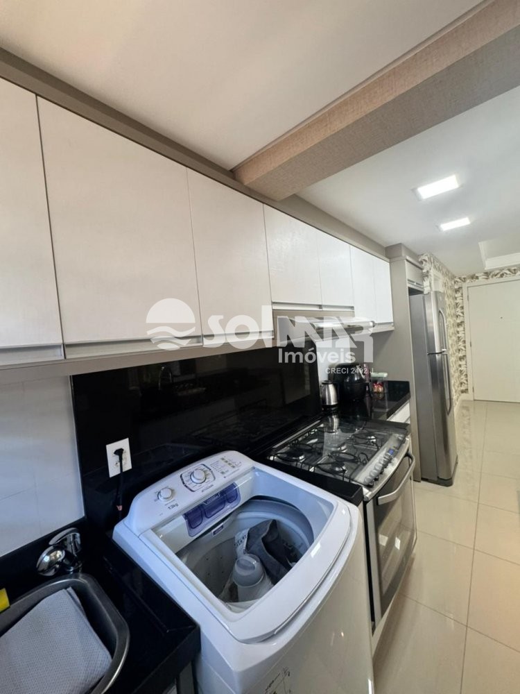 03 SU�TES E 02 VAGAS DE GARAGEM - MEIA PRAIA 