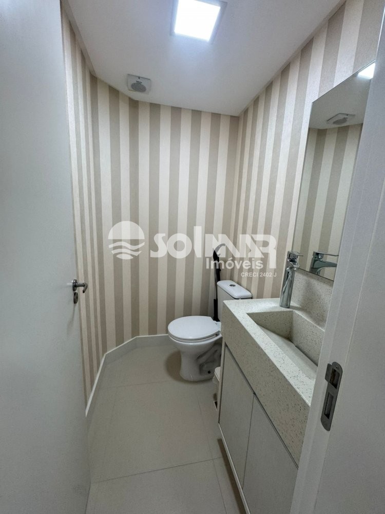 03 SU�TES E 02 VAGAS DE GARAGEM - MEIA PRAIA 