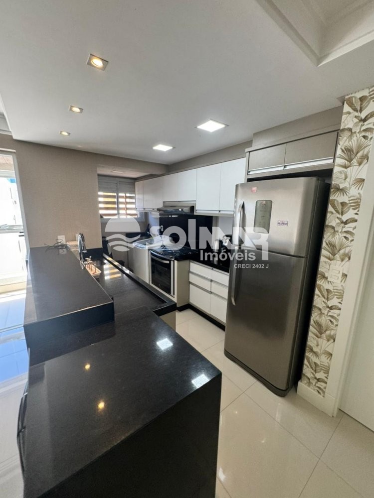 03 SU�TES E 02 VAGAS DE GARAGEM - MEIA PRAIA 