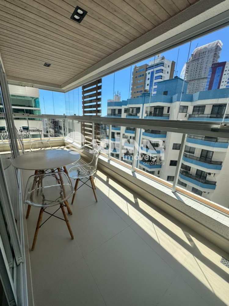 03 SU�TES E 02 VAGAS DE GARAGEM - MEIA PRAIA 