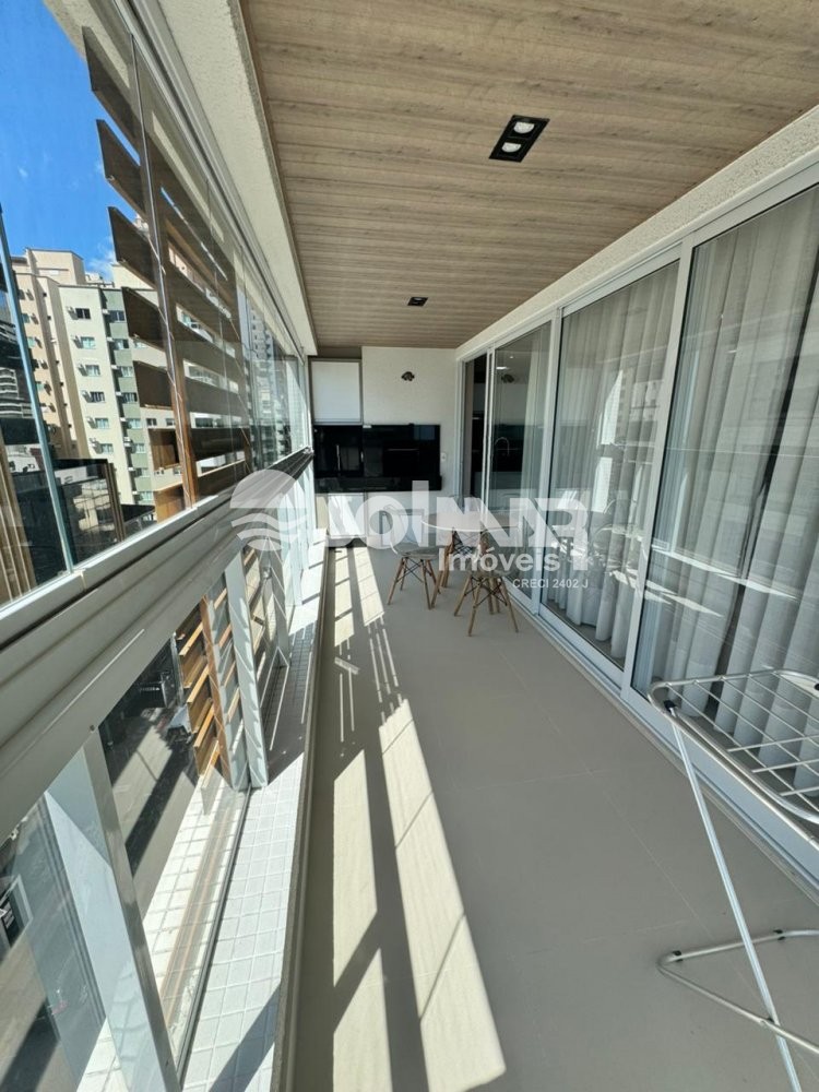 03 SU�TES E 02 VAGAS DE GARAGEM - MEIA PRAIA 