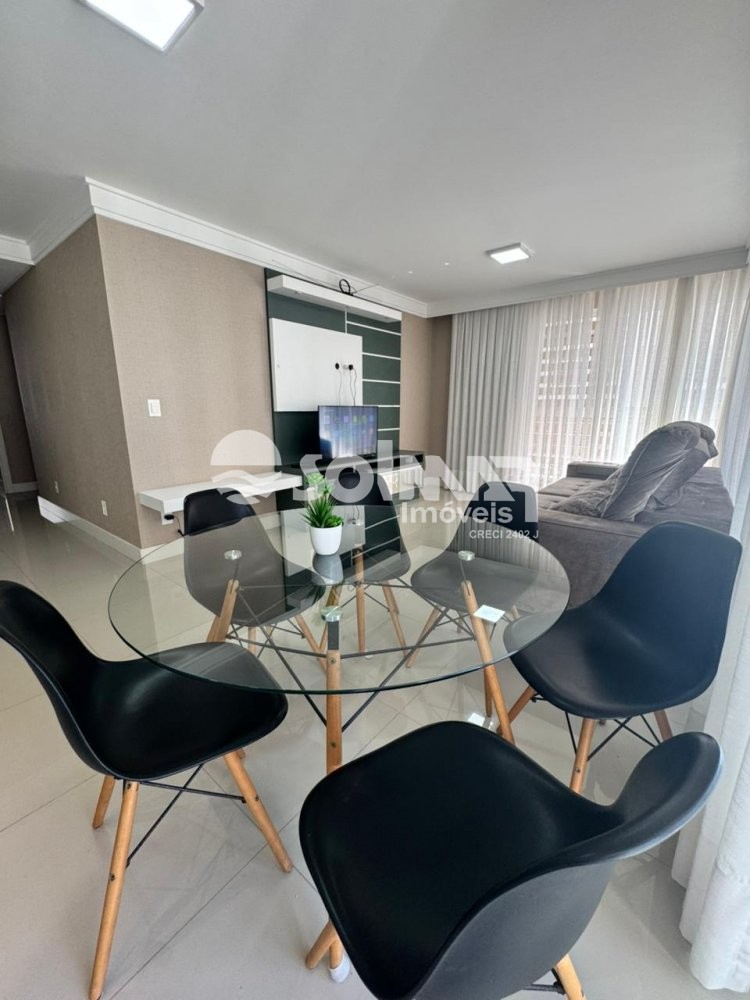 03 SU�TES E 02 VAGAS DE GARAGEM - MEIA PRAIA 