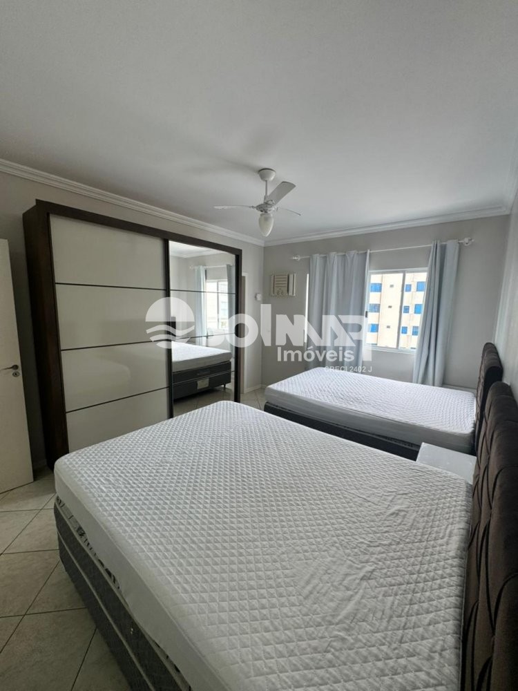 03 DORMIT�RIOS E 03 VAGAS - MEIA PRAIA