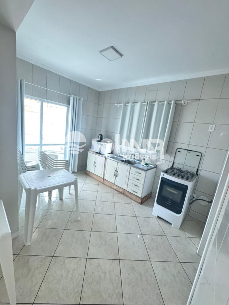 03 DORMIT�RIOS E 03 VAGAS - MEIA PRAIA