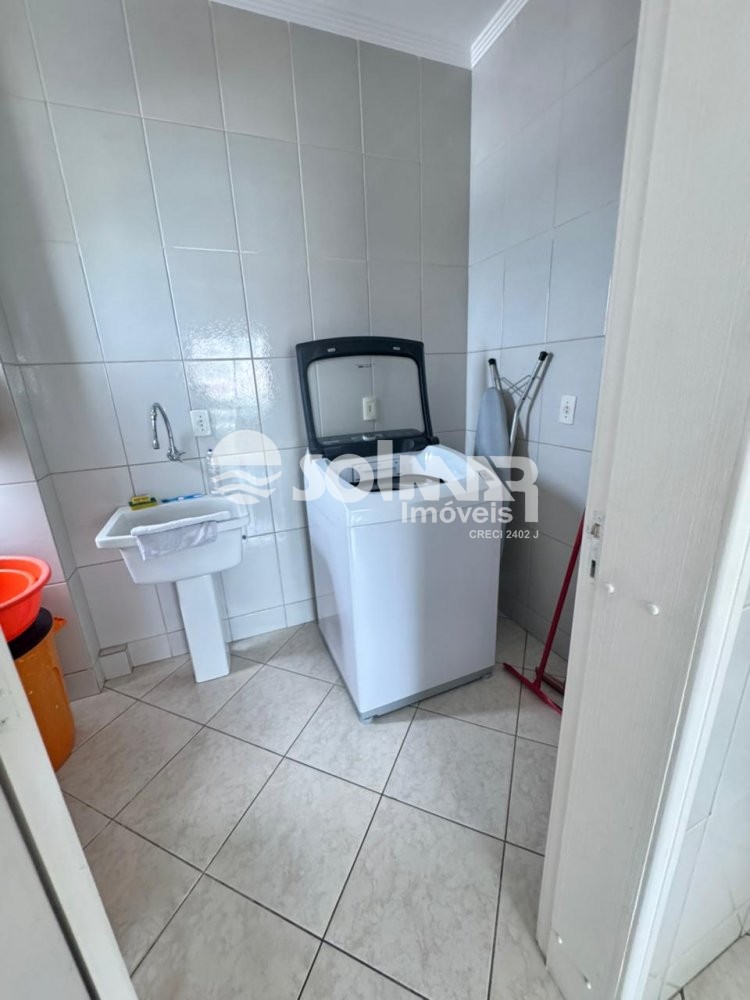 03 DORMIT�RIOS E 03 VAGAS - MEIA PRAIA