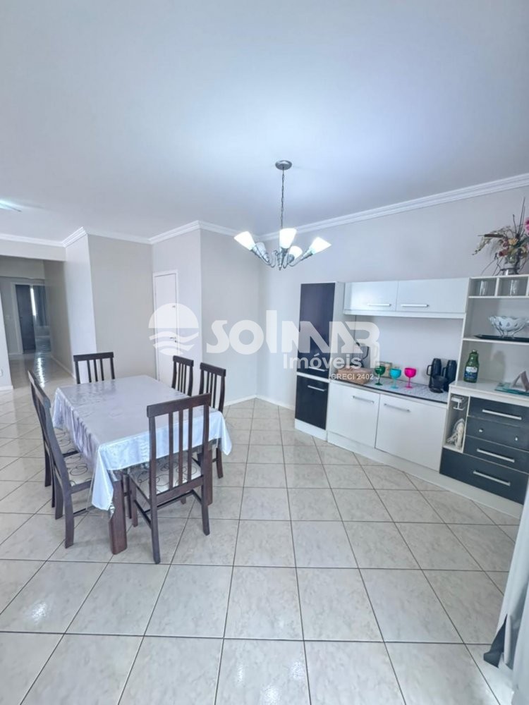 03 DORMIT�RIOS E 03 VAGAS - MEIA PRAIA