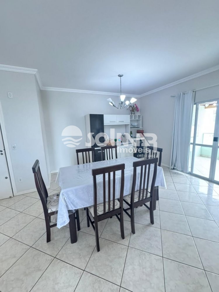 03 DORMIT�RIOS E 03 VAGAS - MEIA PRAIA