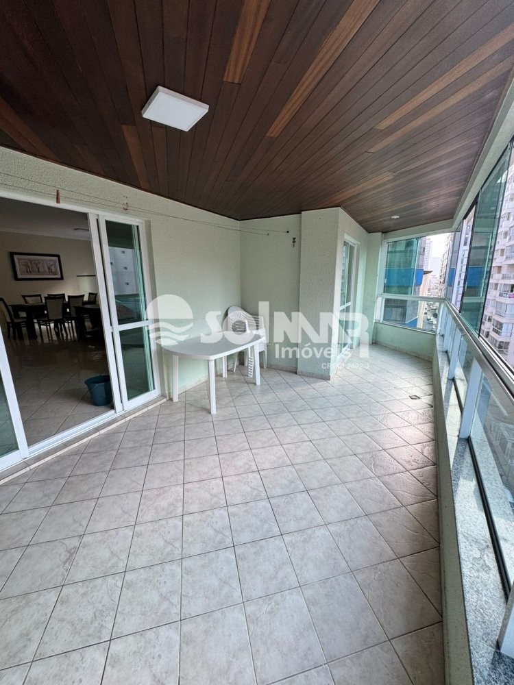 03 DORMIT�RIOS E 02 VAGAS - MEIA PRAIA 