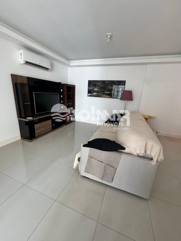 02 SU�TES E 02 VAGAS DE GARAGEM - MEIA PRAIA