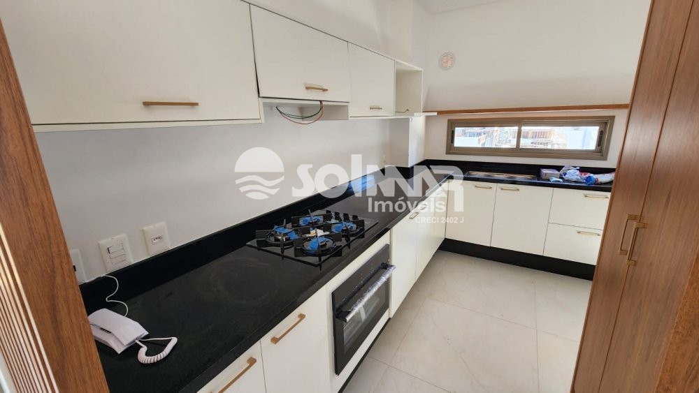 (ANUAL) 03 SU�TES E 02 VAGAS - MEIA PRAIA