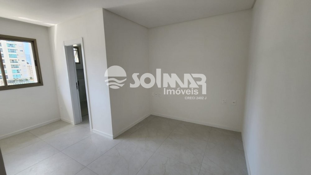 (ANUAL) 03 SU�TES E 02 VAGAS - MEIA PRAIA