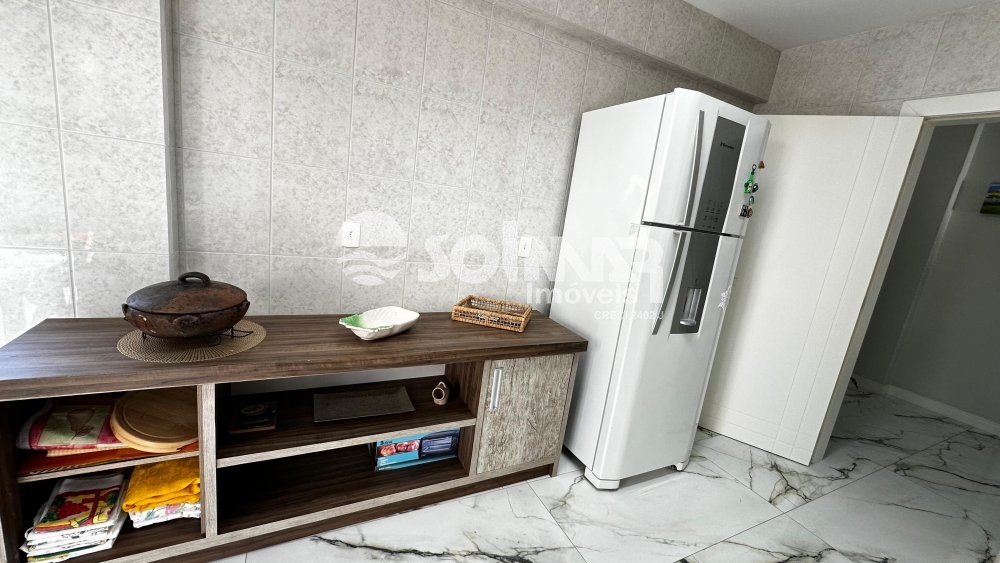 04 DORMIT�RIOS E 02 VAGAS DE GARAGEM - MEIA PRAIA