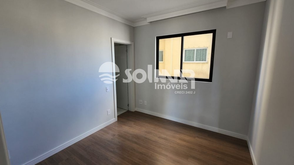 (ANUAL) 03 SU�TES E 02 VAGAS - MEIA PRAIA