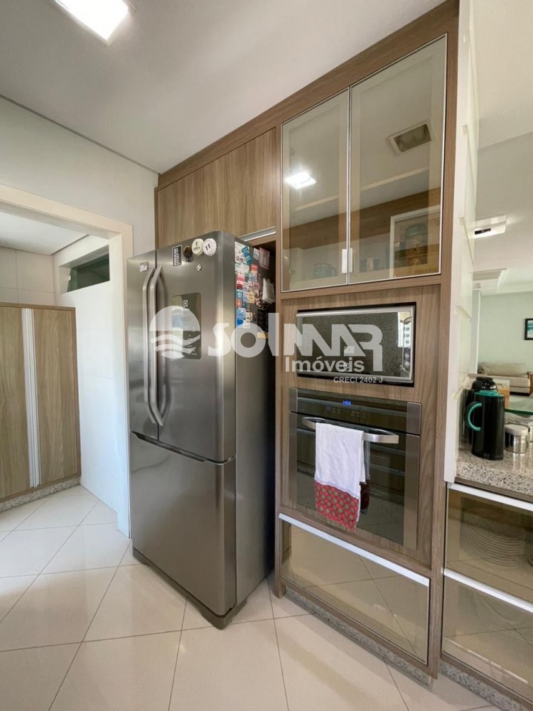 (ANUAL) 04 SU�TES E 02 VAGAS - MEIA PRAIA