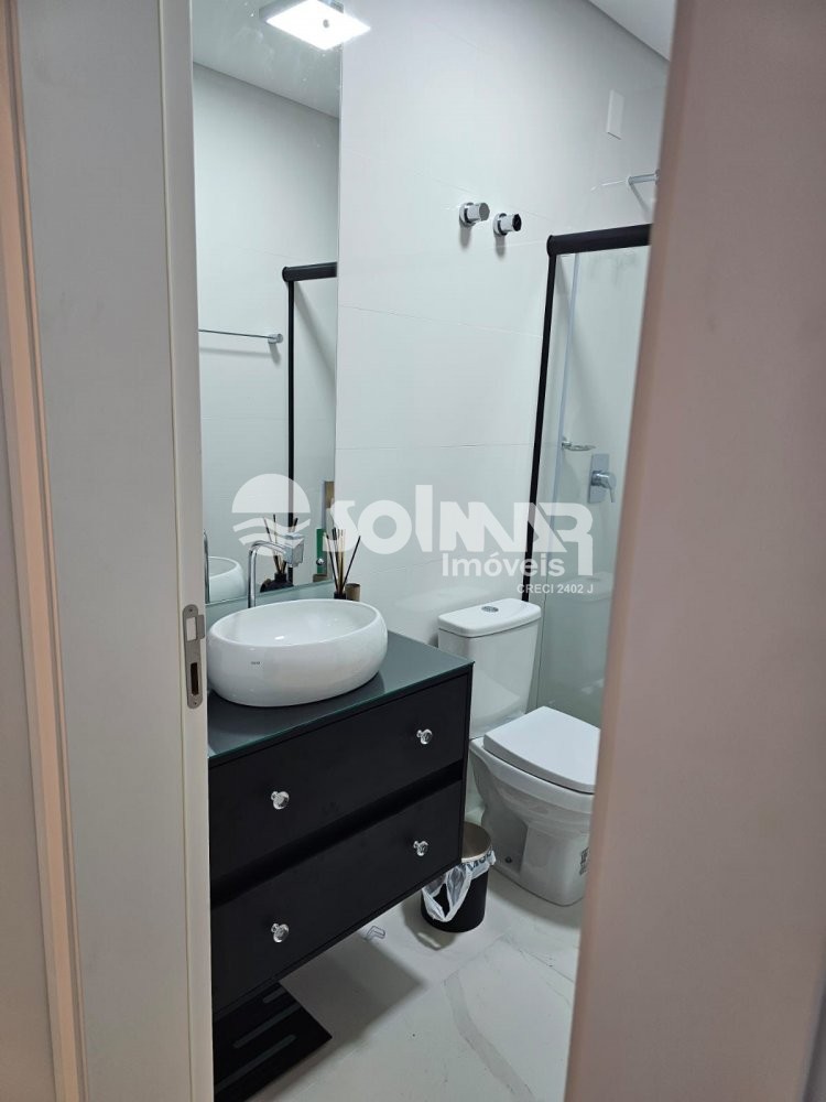 (ANUAL) 03 SU�TES E 03 VAGAS - QUADRA MAR