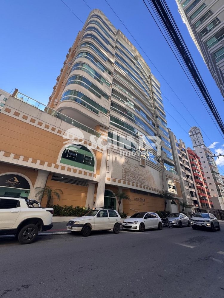 03 DORMIT�RIOS E 02 SUITES - 02 VAGAS - MEIA PRAIA