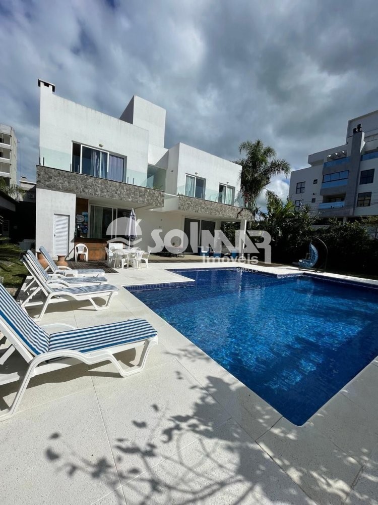 CASA  COM PISCINA 04 SUITES MARISCAL/ BOMBINHAS