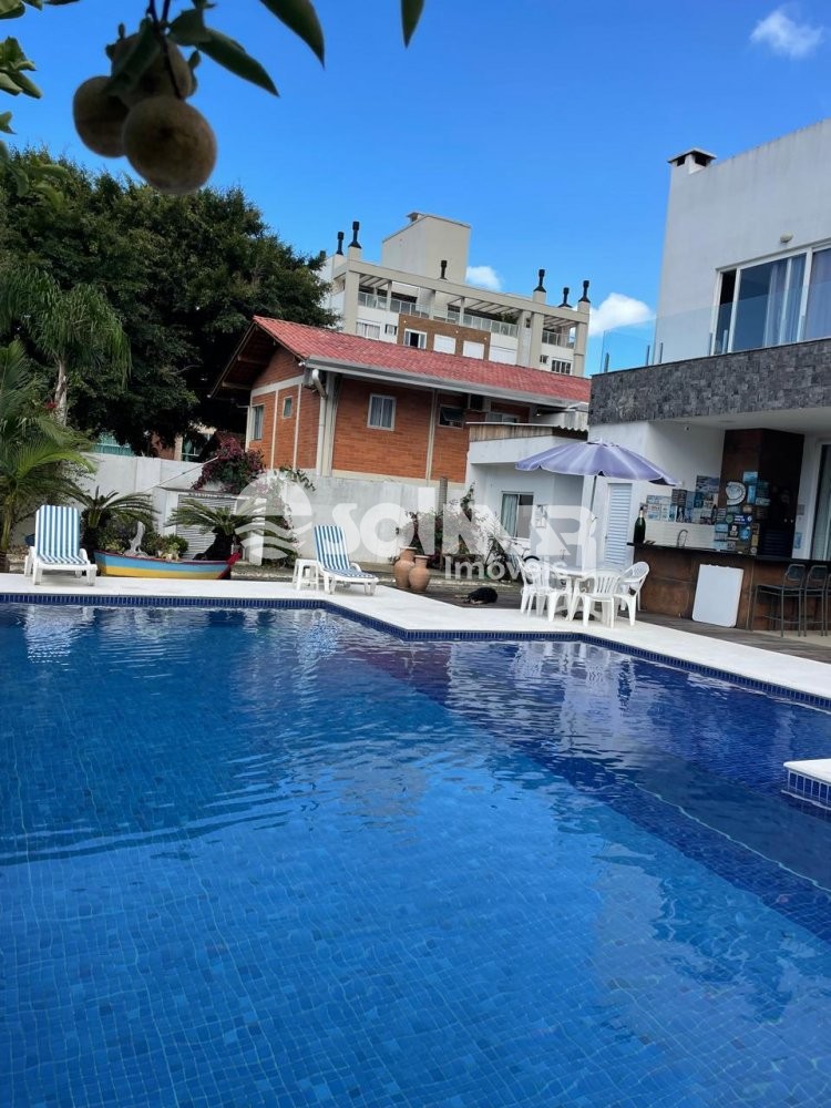 CASA  COM PISCINA 04 SUITES MARISCAL/ BOMBINHAS